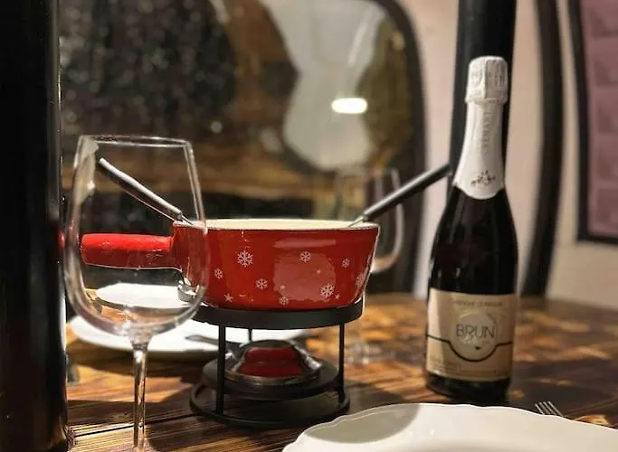 Authentique - Insolite - Sauna & Telecabine - Menage, Serviettes, Lit Fait Inclus Rochesson