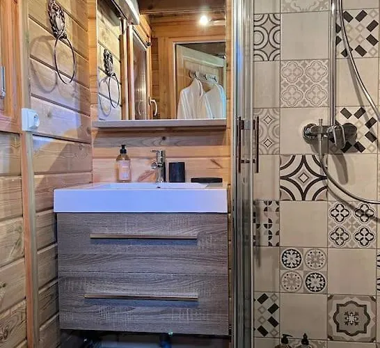 Authentique - Insolite - Sauna & Telecabine - Menage, Serviettes, Lit Fait Inclus Chalet Rochesson